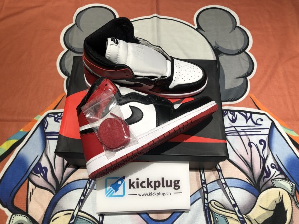 Air Jordan 1 Black Toe