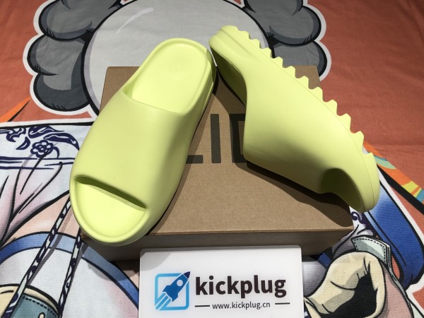 Yeezy Slide “Glow Green”