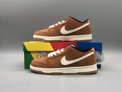 SB Dunk Low Pro ISO 