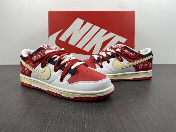 SB Dunk Low UNIVERSITY RED 