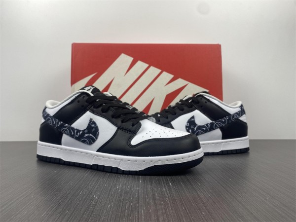 Dunk Low WMNS “Black Paisley”