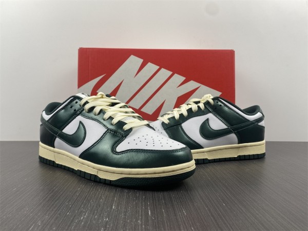 Dunk Low “Vintage Green”