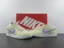 Dunk Low “Light Soft Pink” 