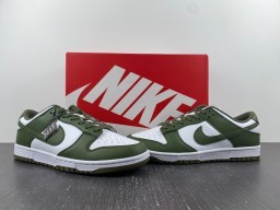 Dunk Low “Medium Olive”
