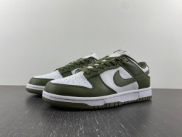 Dunk Low “Medium Olive”