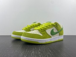 SB Dunk Low “Green Apple”