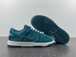 Dunk Low  Green Velvet  