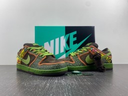  SB Dunk Low “De La Soul”