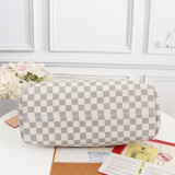 B1P11E84 Popular leather bag 