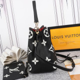 B12X61E04 Popular leather bag 