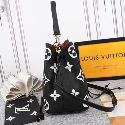B12X61E04 Popular leather bag 