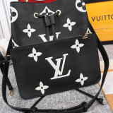 B12X61E04 Popular leather bag 