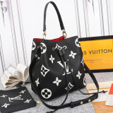 B12X61E04 Popular leather bag 