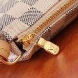B1X102E17 Popular  leather bag 