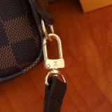 B1X102E17 Popular  leather bag 