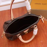 B12X43E126 Popular leather bag 