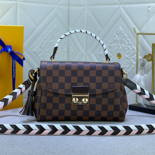 2XE124B  Fashionable leather bag 