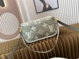 B12X73E28 Popular leather bag 