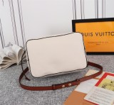 B12X73E60 Popular leather bag 