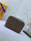 B1X34E272 Popular  leather bag 