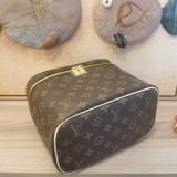 B1X34E273 Popular  leather bag 