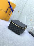 B1X34E272 Popular  leather bag 