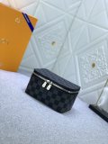 B1X34E272 Popular  leather bag 