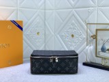 B1X34E272 Popular  leather bag 