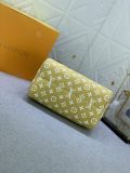 B12X44E268 Popular  leather bag 