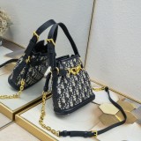 B12X44D370 Popular leather bag 