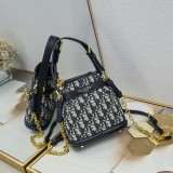 B12X44D370 Popular leather bag 