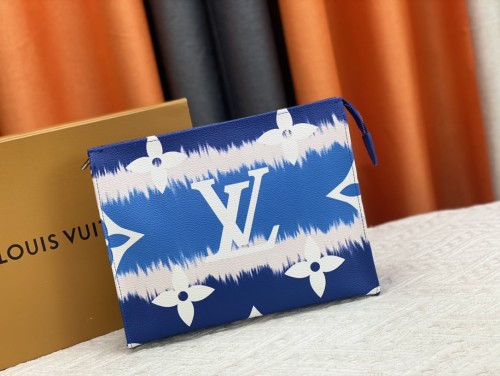 1XE387B  Fashionable leather bag