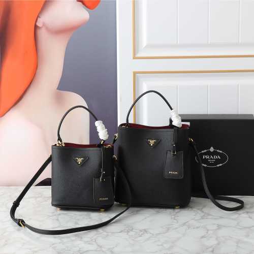 B1W35P102 Popular  leather bag