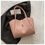 2XE37B  Fashionable leather bag 