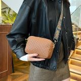 2XE65B  Fashionable leather bag