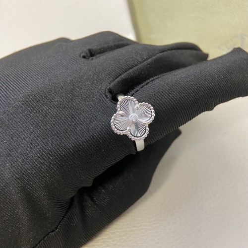 585QVA66J  Popular   Rings
