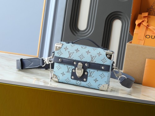 B1R15E47  Popular  leather bag