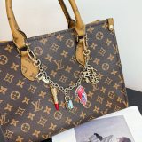 A1Q105E34 Popular bag 's charms accessories