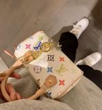 A1Z105E96 Popular bag 's charms accessories