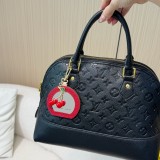 A1Z105E100 Popular bag 's charms accessories