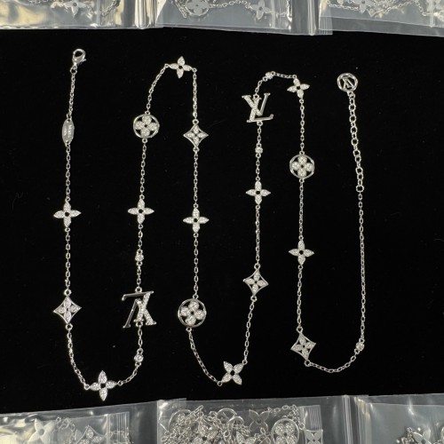 15QE56X Popular Necklace