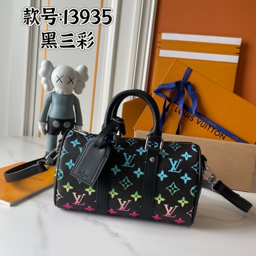 B1R15E133 Popular leather bag