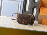 B1R115E158 Popular leather bag