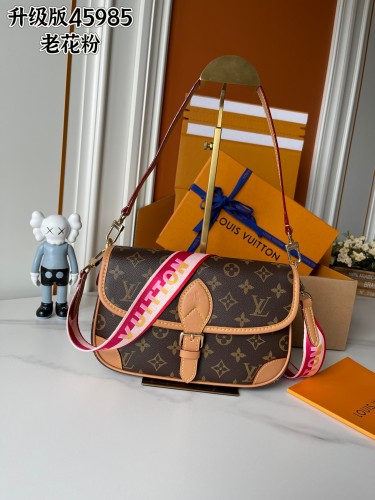 B1P36E40 Popular leather bag