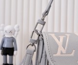 B1P36E42 Popular leather bag