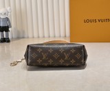 B1P46E111 Popular leather bag
