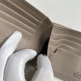 B1X46B7 Popular leather wallets ( with full packaging )