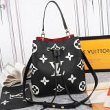 B12X61E04 Popular leather bag 