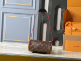 B1N56E21 Popular leather bag