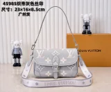 B1P36E42 Popular leather bag